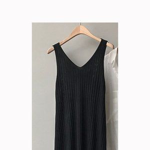 Italian-knit-style long sleeveless dress